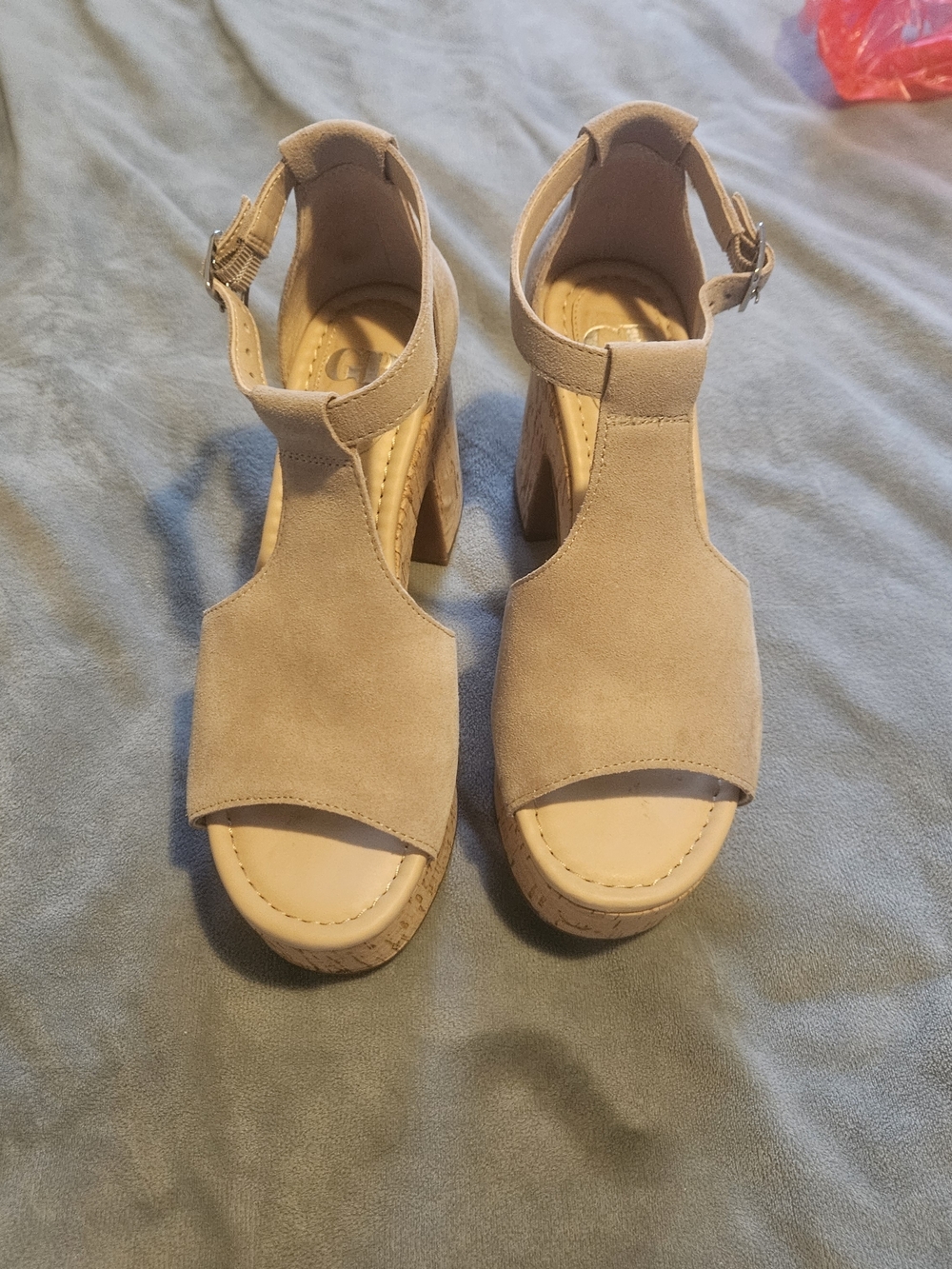 Gianni Bini Beige Suede T‑Strap Block Heel Sandals